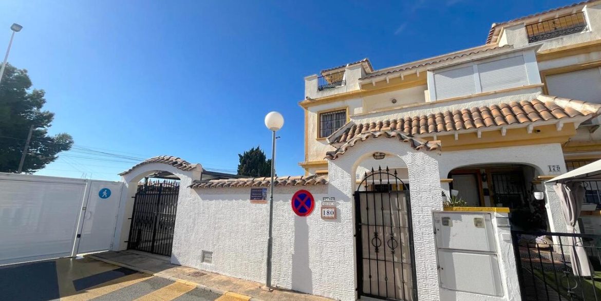 158389-townhouse-for-sale-in-torrevieja-30696199-large