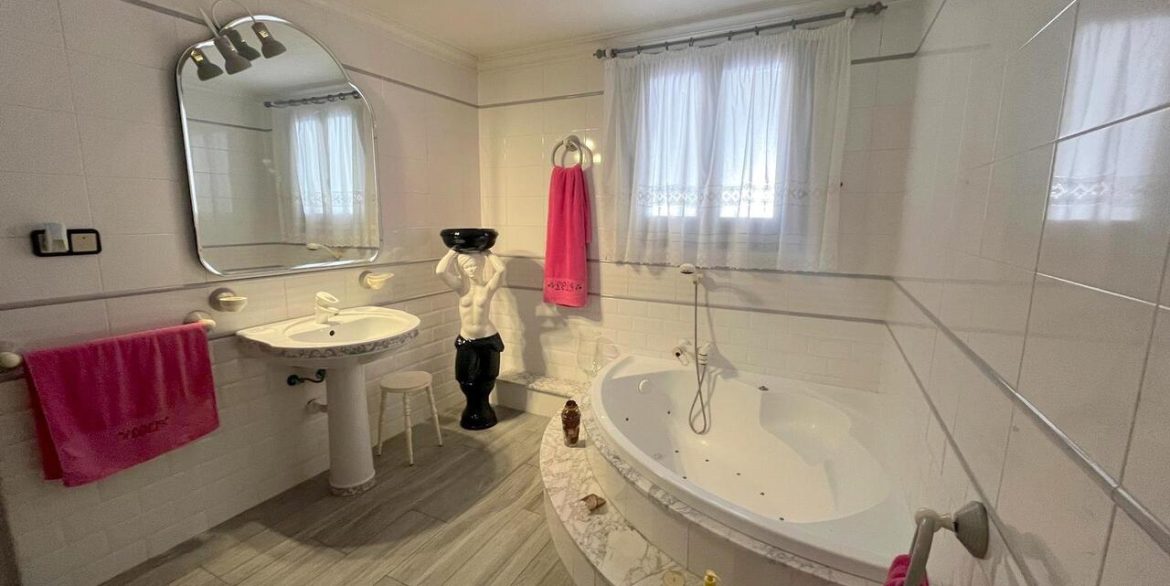 158390-townhouse-for-sale-in-formentera-del-segura-30696259-large