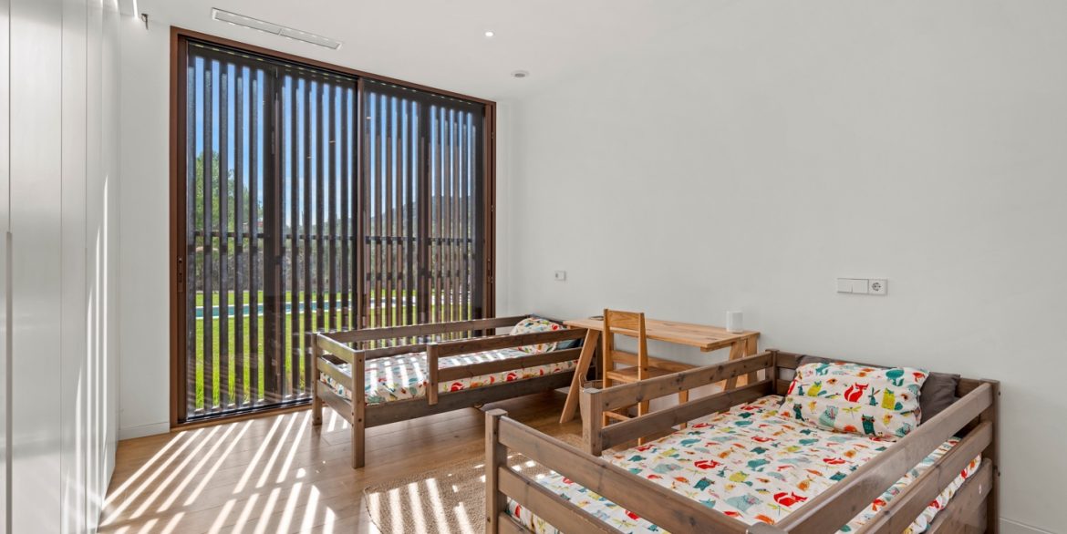 o_1j9500e9k1nd21fes10a314dt1j8l3s