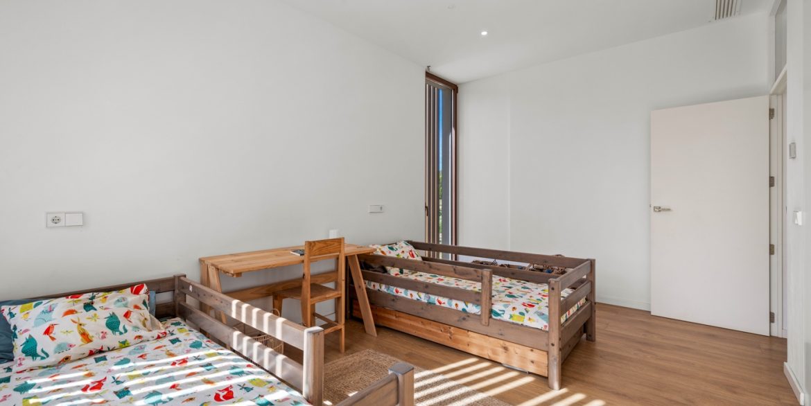 o_1j9500e9k43reg51ml31uat14j73u