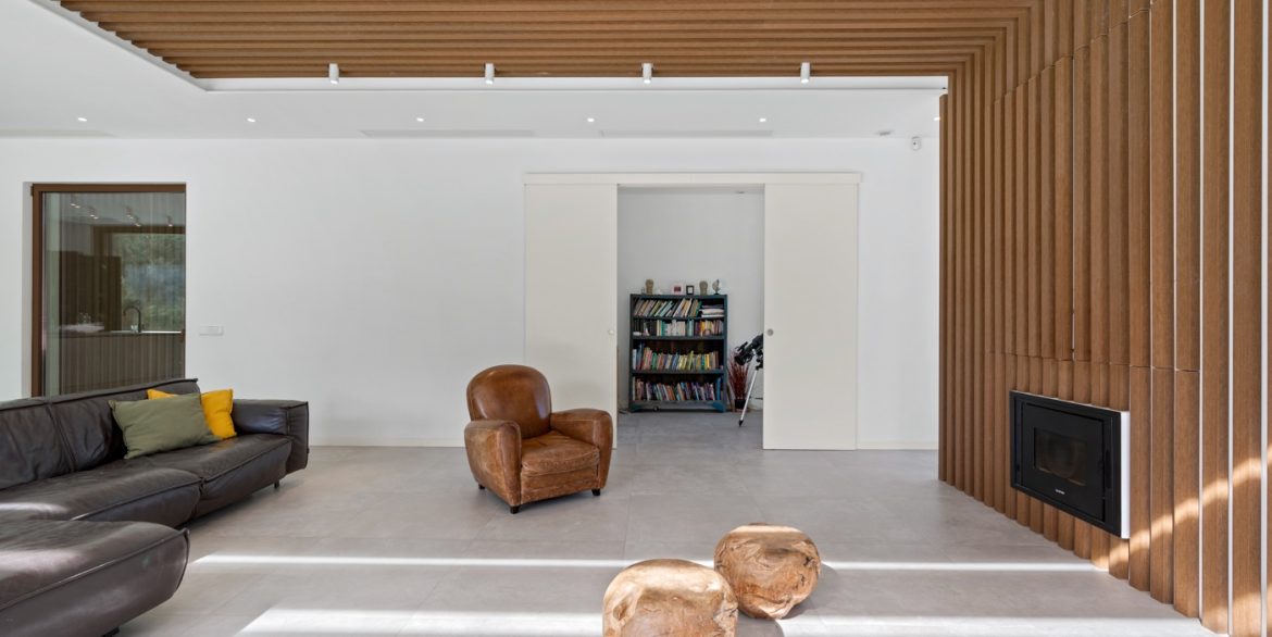 o_1j9500e9kuv81c7jm3u18vcgtc4d