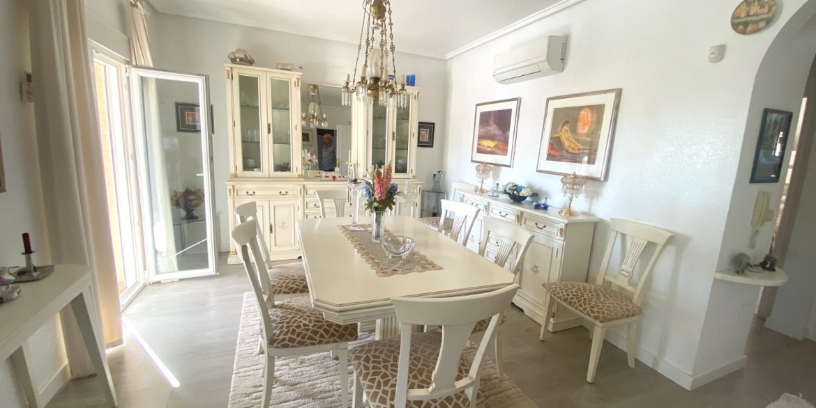 o_1j9a3jshn1ehar071driv5ue263i