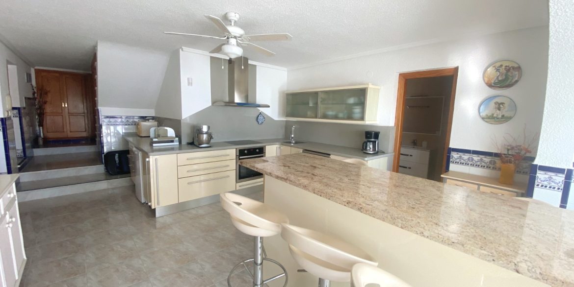 o_1j9a3jshnacfsjd1q1s1dra1bfj37