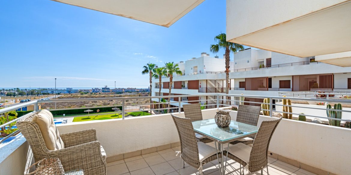 o_1j9cmq8kq1gdp12la7es1fejj492u