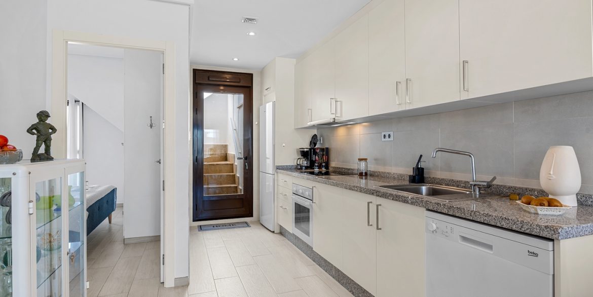 o_1j9mt3cvubs21beu1roo6cl1d1r3f