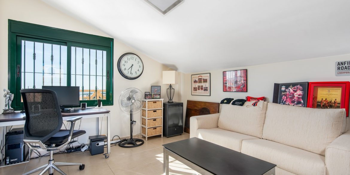 o_1ja0ukjtq42k1uig3vr1htb922e