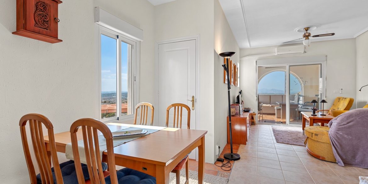 o_1jb000h53h9e13h5k248k718au6i