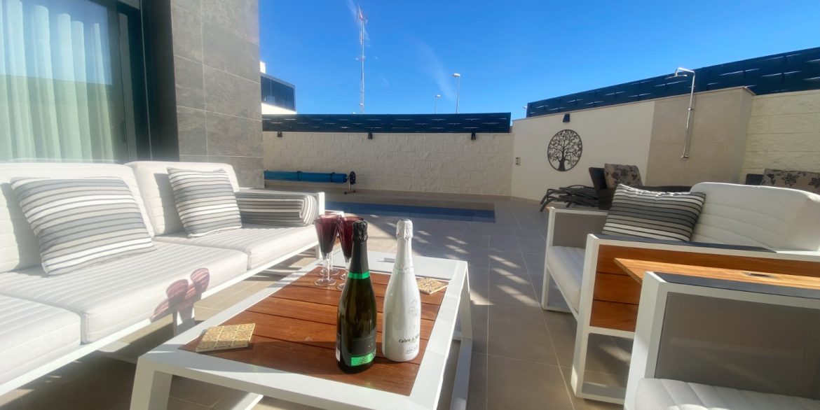 o_1jb58ui8t14je1suv6si17ssgp036