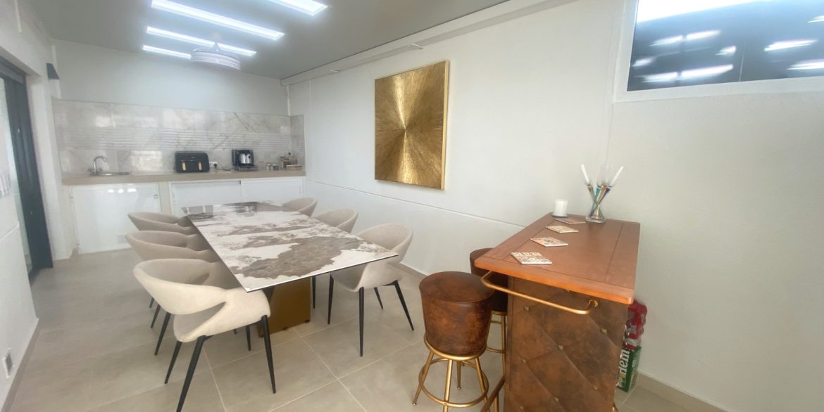 o_1jb58ui8t16101kvm1c1e1jl4laf3k