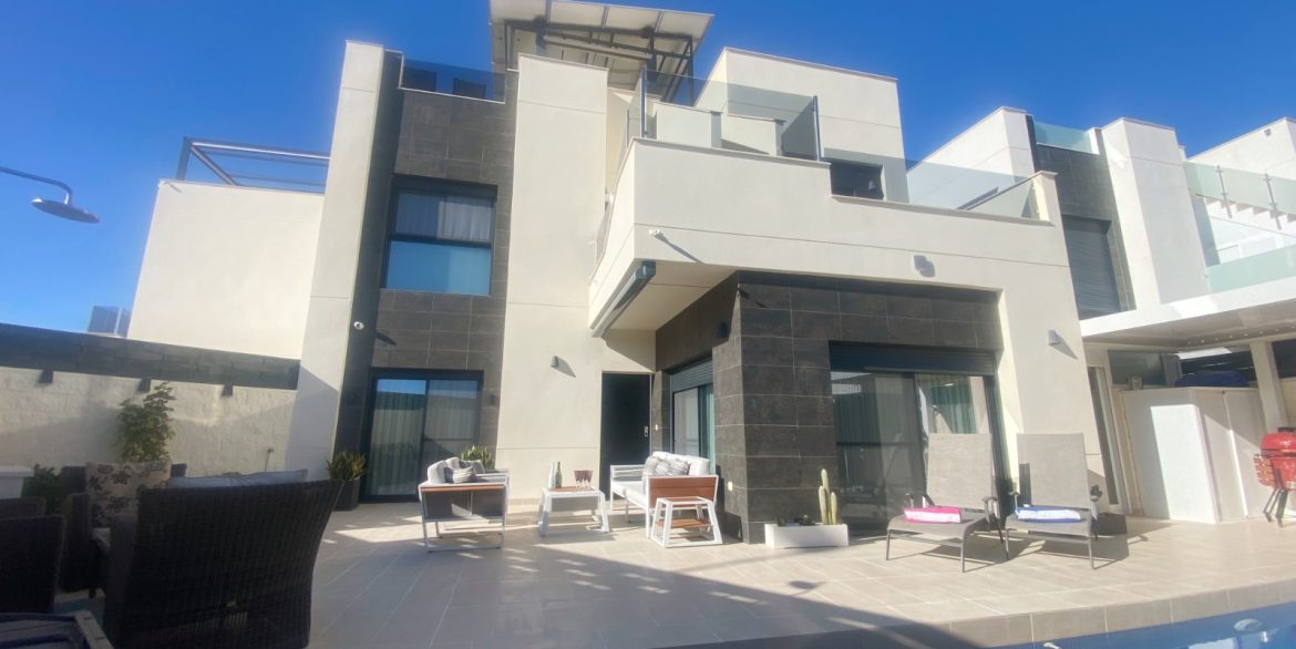 o_1jb58ui8t2684hb1mg11pbvkbm37