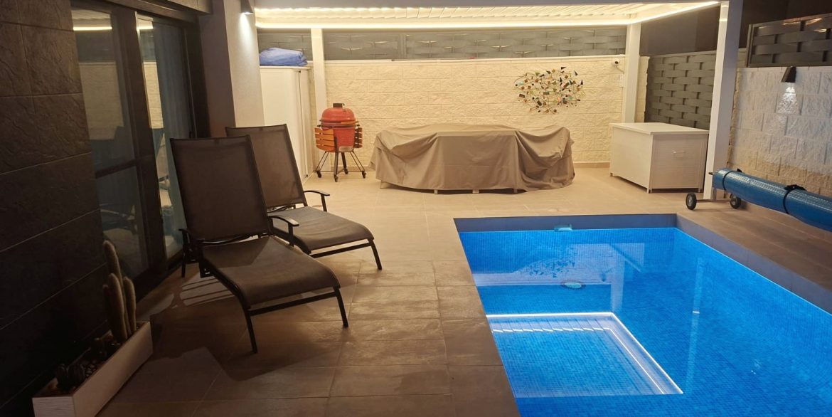 o_1jb58ui8tfb21cr310r1114s1tff2v