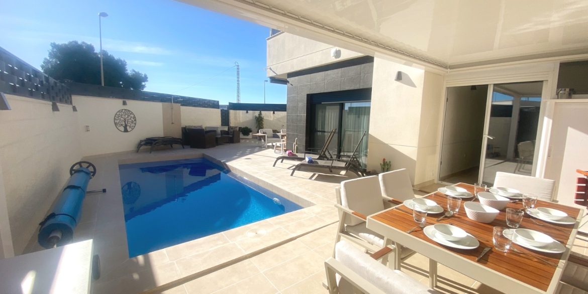 o_1jb58ui8tnemja17p72r9cp439