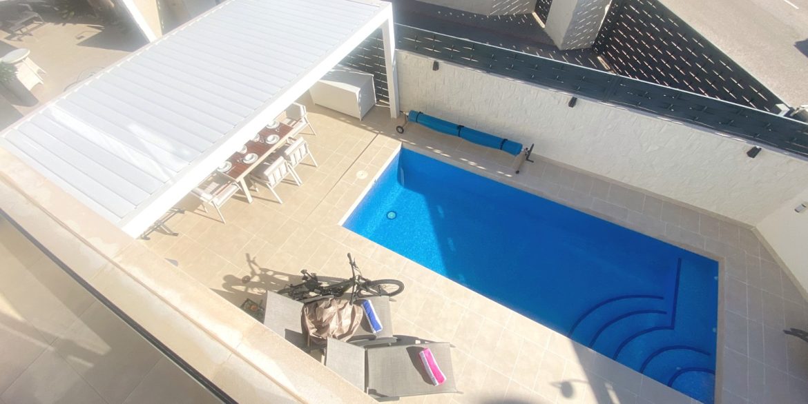 o_1jb58ui8tnu5ijc1t8m1a5u11d640