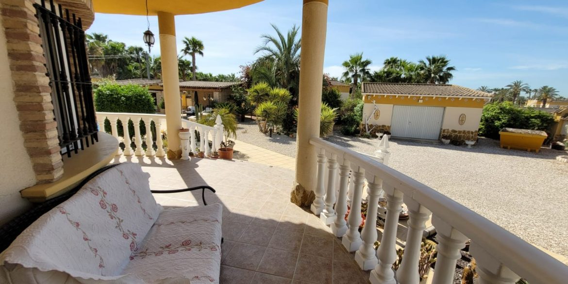 o_1gurv9kth1h791t1814hmci01vf03h