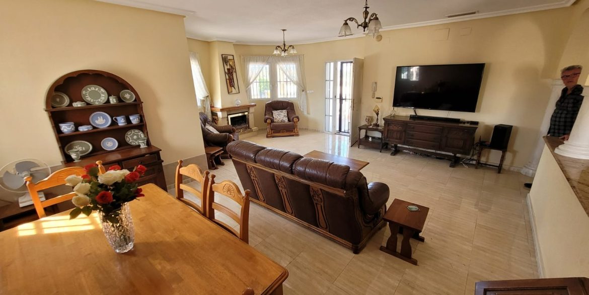 o_1gurvdtjs1d0l14h11g1218c8110r5u