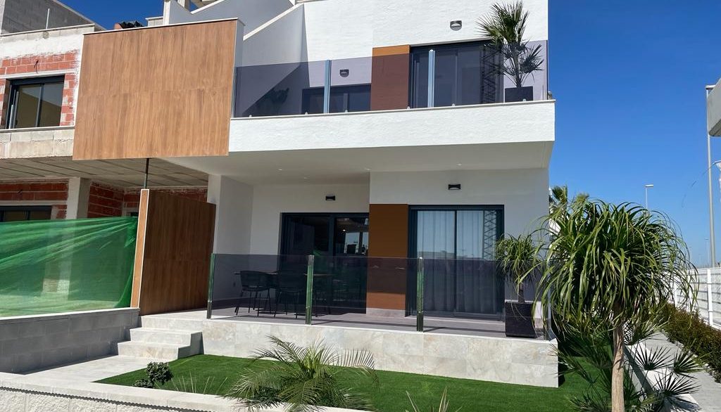 o_1h9g8vgmk1p595e3168e1oeh44c39