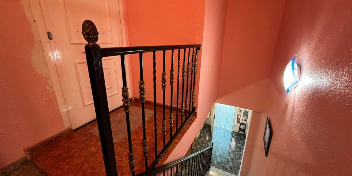 o_1hg8ppm9omjt1bm3aquebna2d30