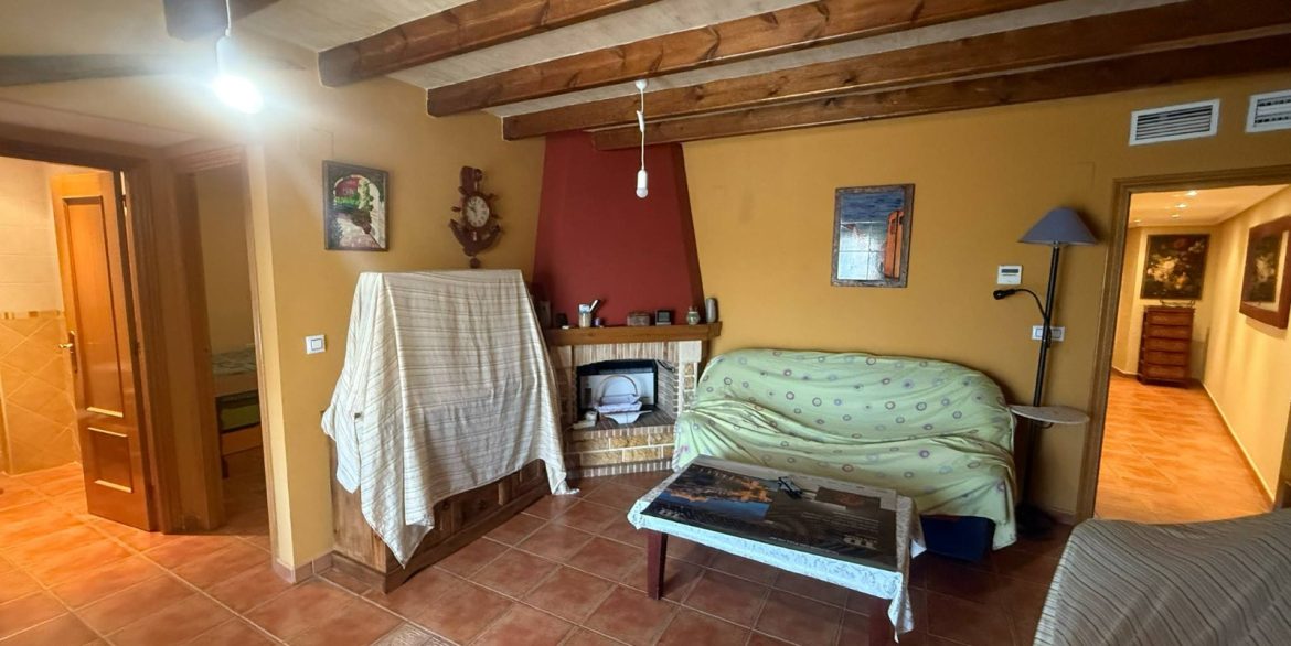 o_1iqigmian12hq4htd52140l111q2e