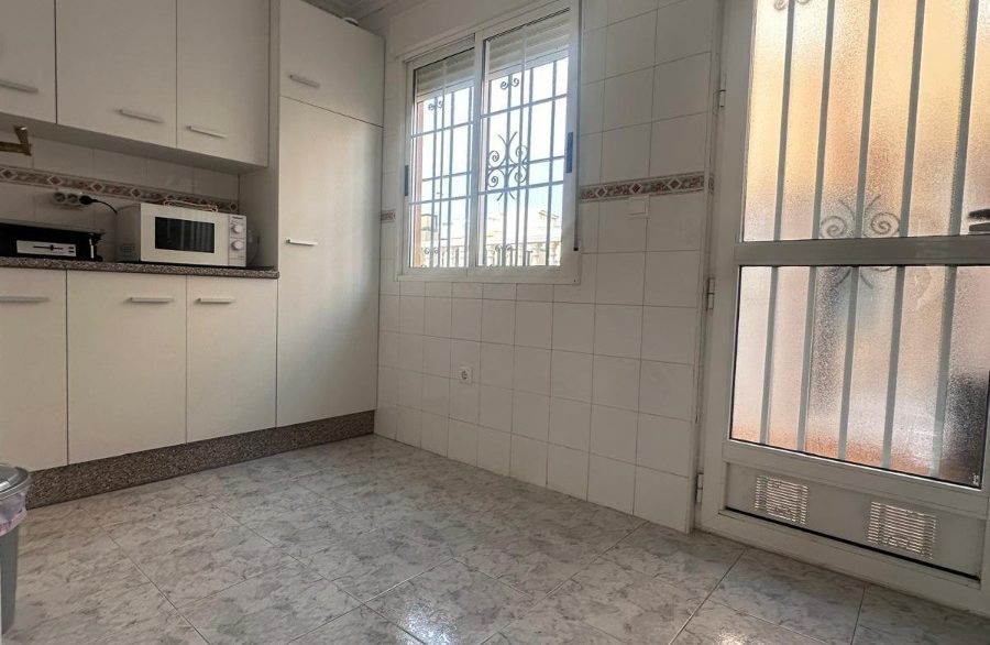 o_1iru7ngfm19gvd20de4vq81dpp30