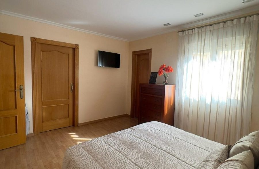 o_1iru8ts02150in3mhnju76dsd2j