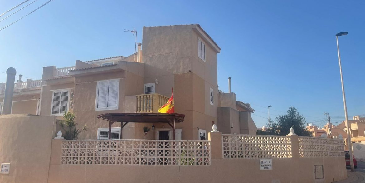 o_1j1ve4jf9jlb10tf9jk146mg9e39