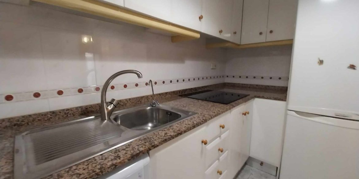 o_1j8t0vvar6du1hp1j405tbdcd28