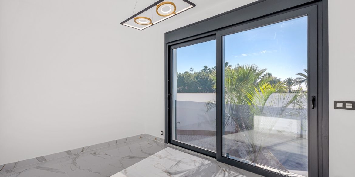 o_1jbcr43ig1009ir9in2fdm12g63v