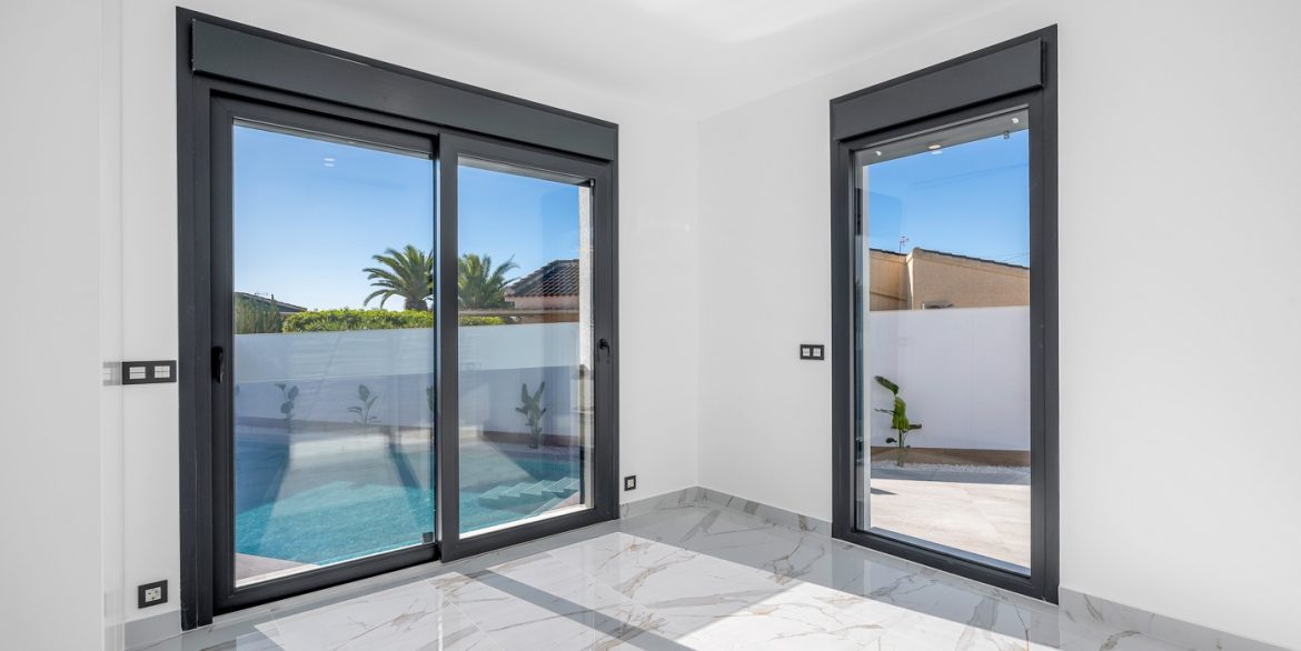 o_1jbcr43ig19tv1jkgd3k1l11f0143