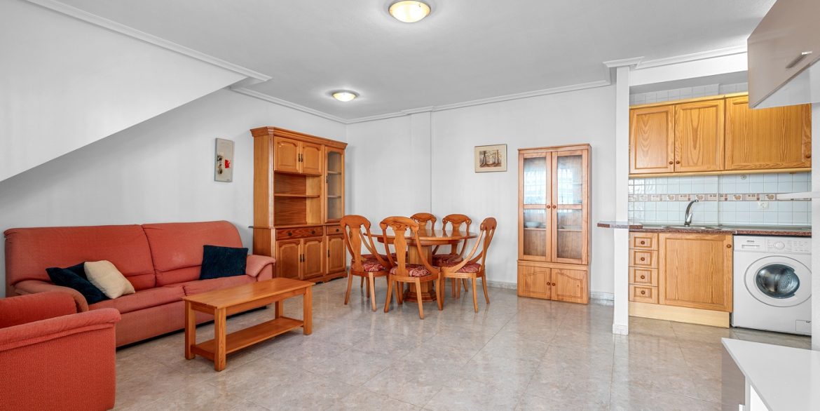 o_1jbkhv2m81j8f14ev1pr1hv61djb2b