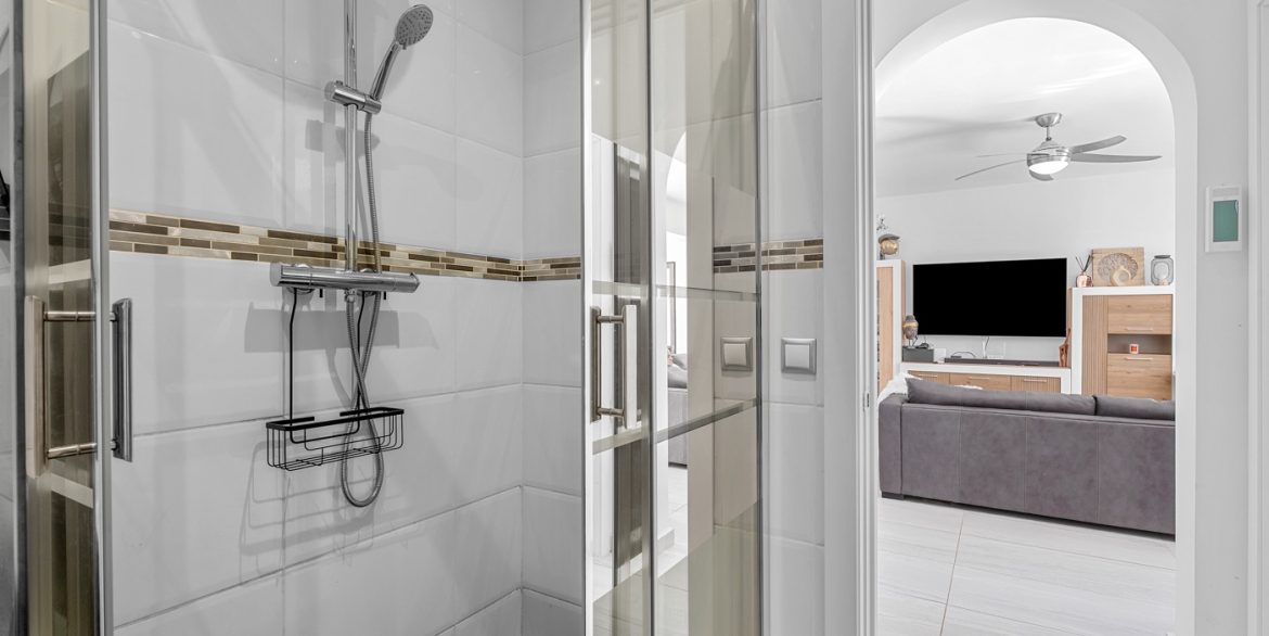 o_1jbkp8sdat479i01sfb1glv15i22q