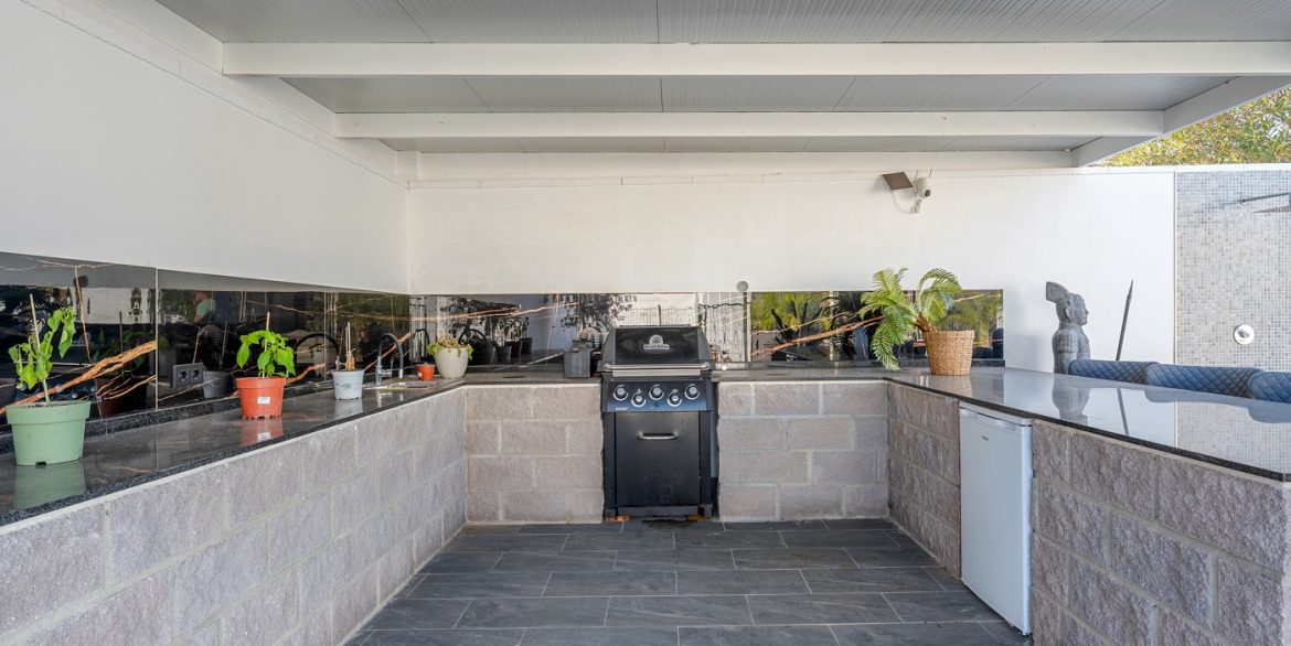 o_1jbkp8sdb1s4d15hi1cj611bjl0439