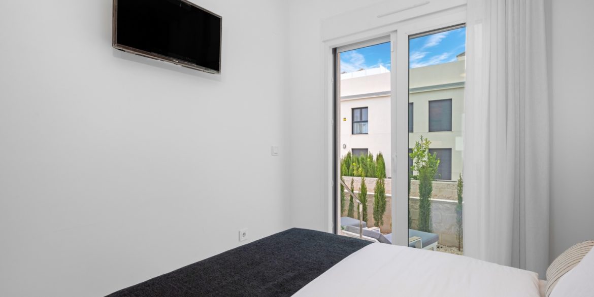 o_1jc1uejftlpche01fmmcga1ibj2r