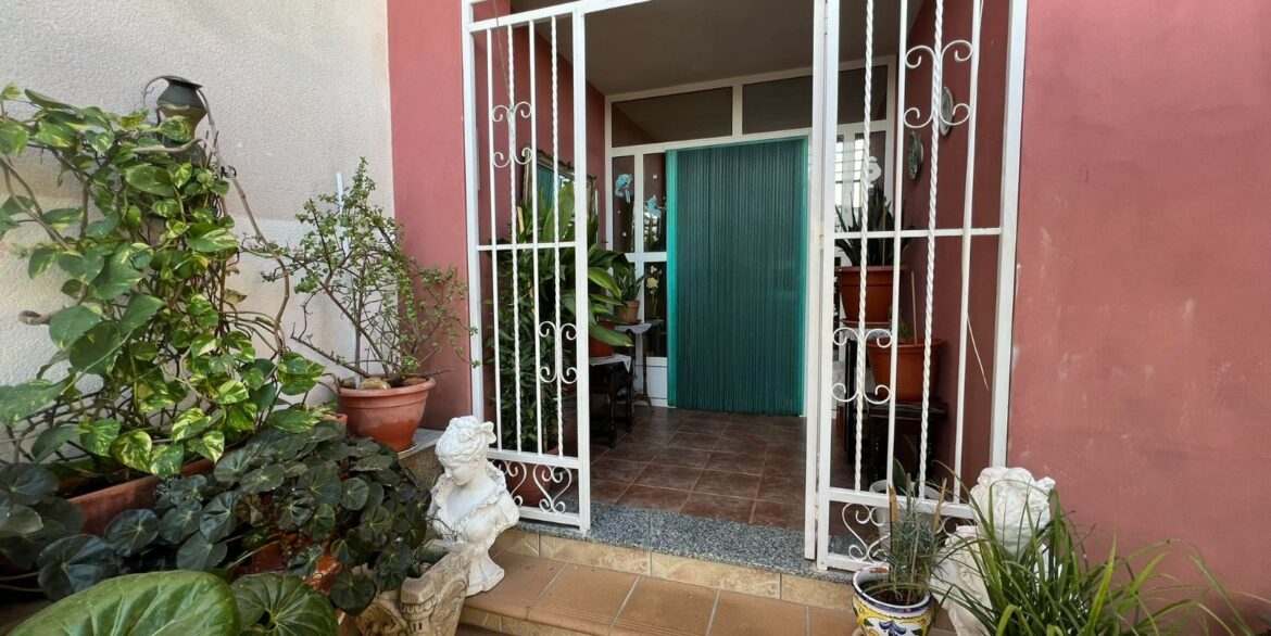 o_1hg8ppm9oq94g6818es1uqpm32s