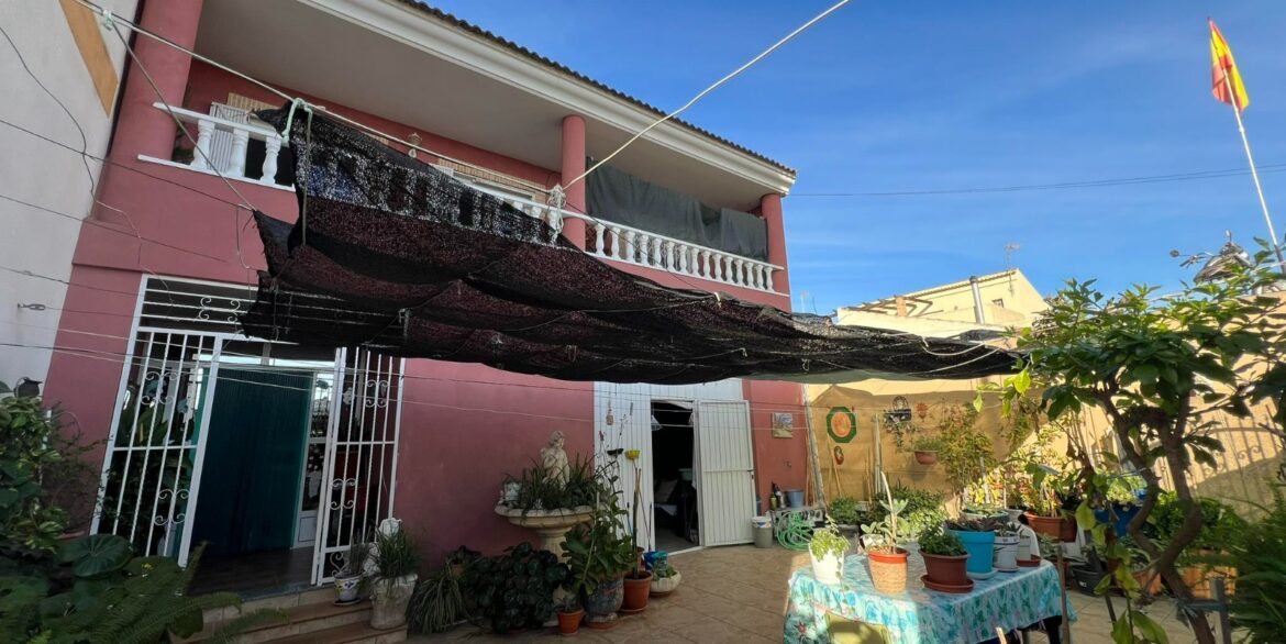 o_1hg8ppm9orrt17cglog1rmttom35