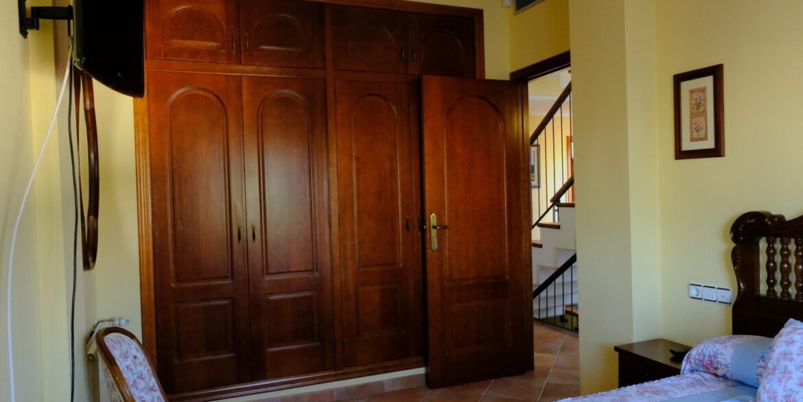 o_1hn08gn88kgv8kv0j1ihiro86m