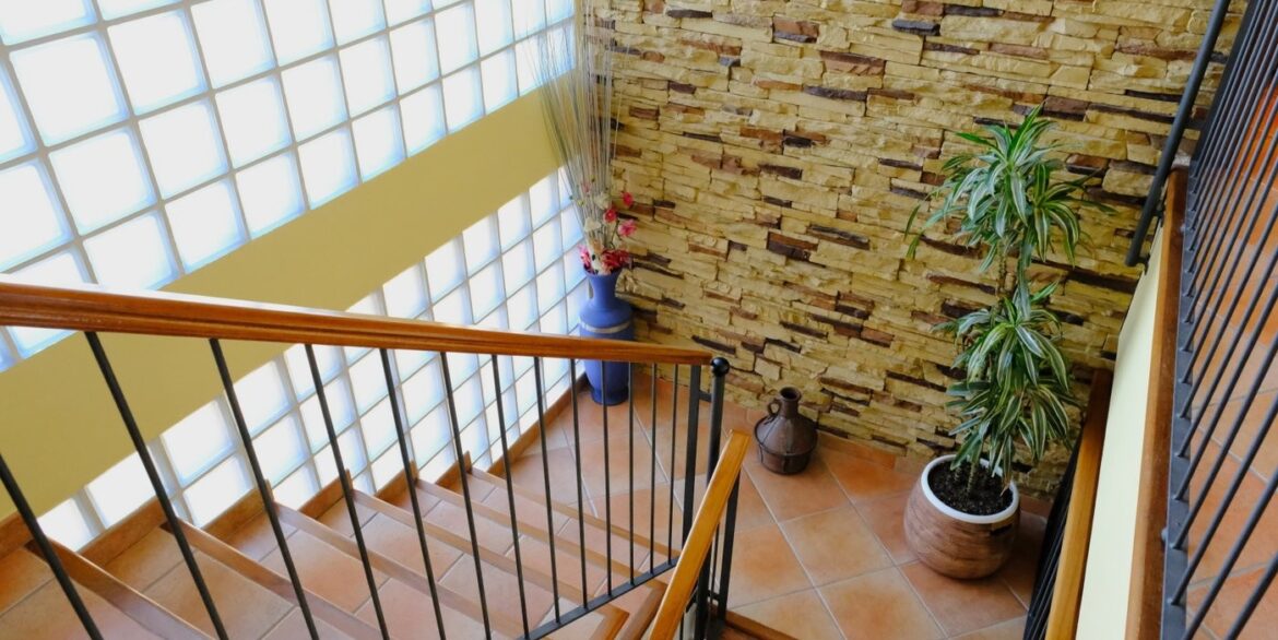 o_1hn08gn88tbk10645r61rbrkj56c