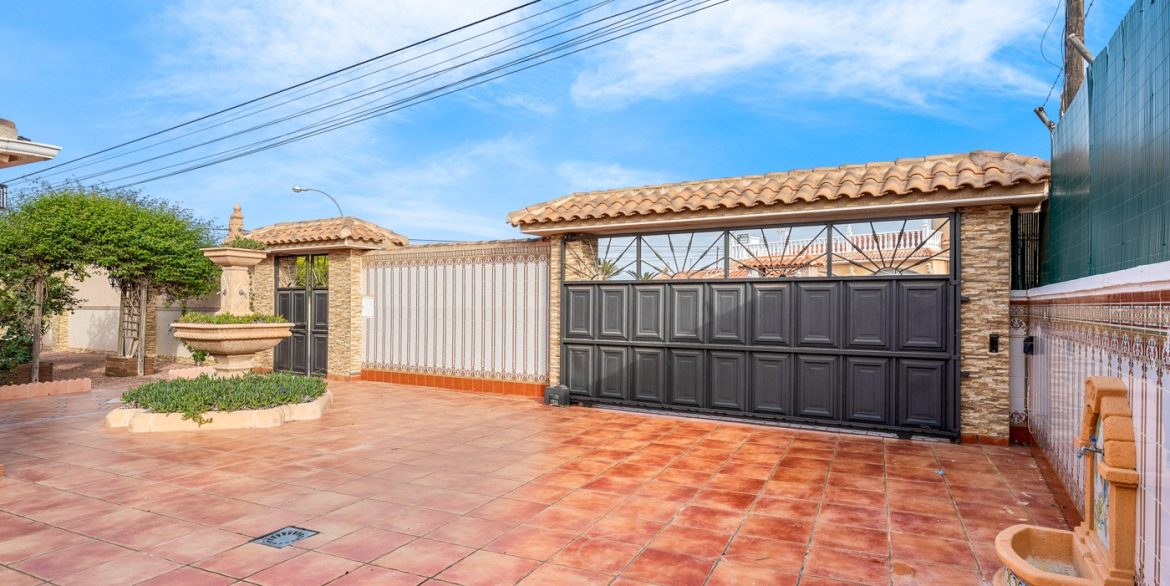 o_1ih31s760lof18lc833a8f181t4j