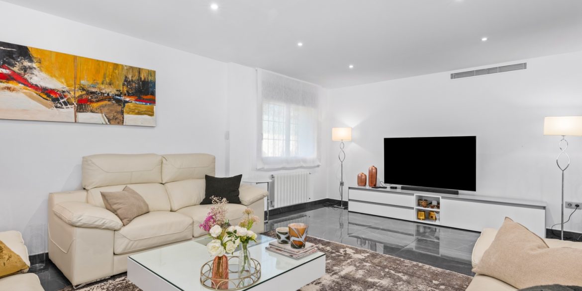 o_1ikd44upg15h31dgg12sku21de44t