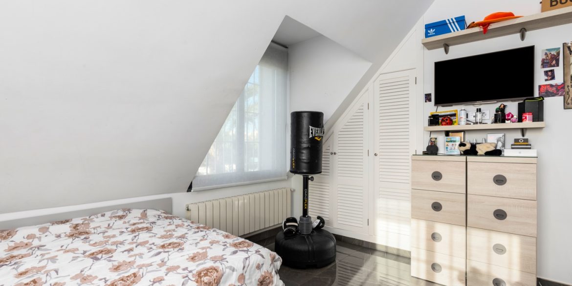 o_1ikd44upg19ol1dg51jm11i1v1mh243