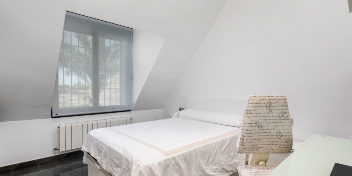 o_1ikd44upgldlafg1j3816al1hii44