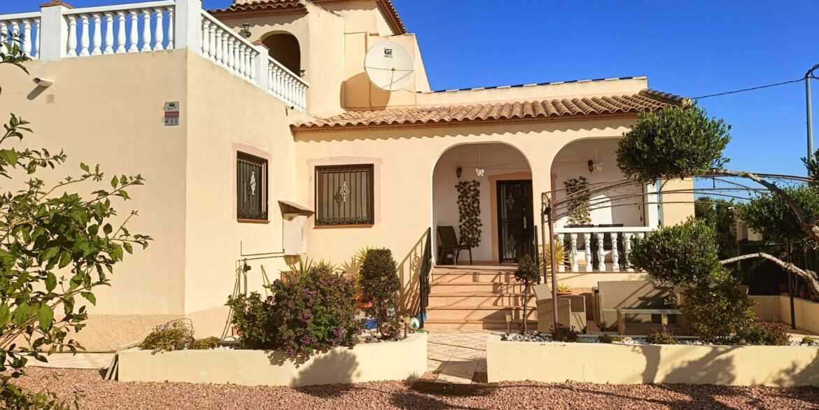 o_1io00gadt1olp1booe2bm1r1nvg1r