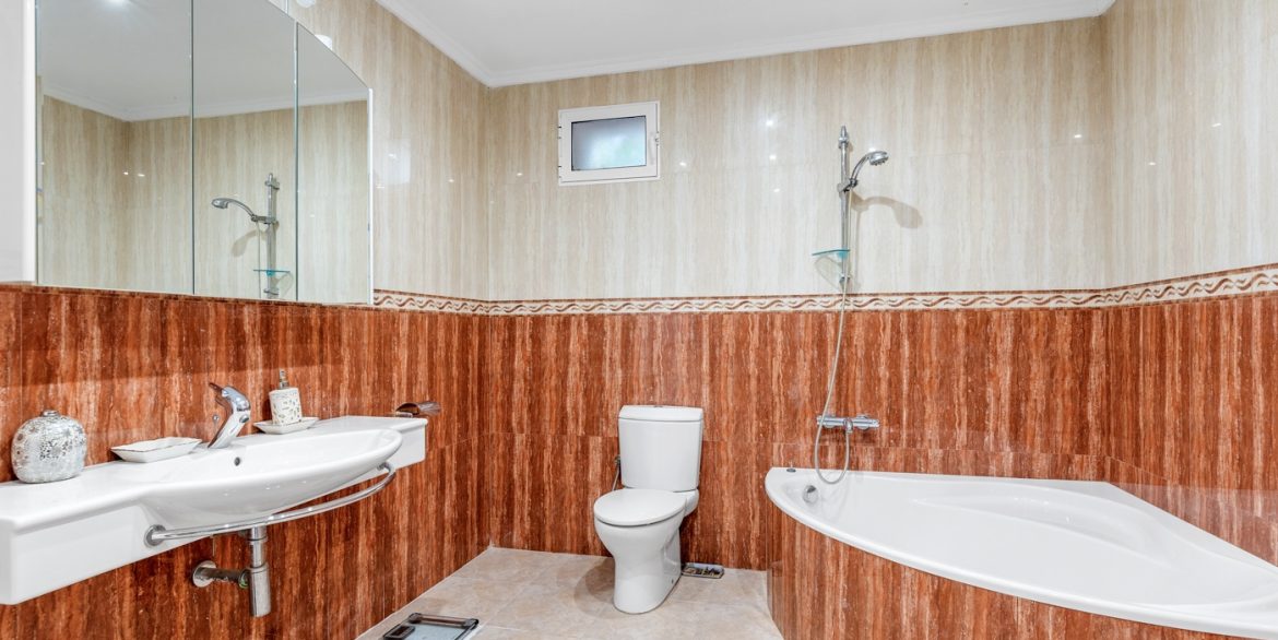 o_1ipsbd81e16h1s3o2t59ugoc262