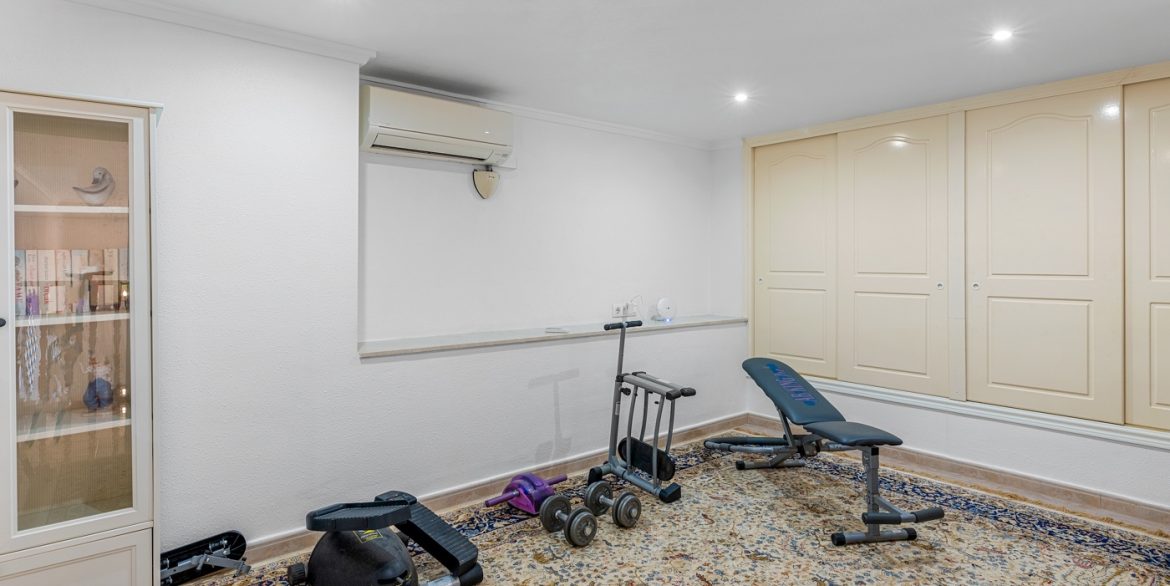 o_1ipsbd81e1mu3vgs1v5qmp31ru46a