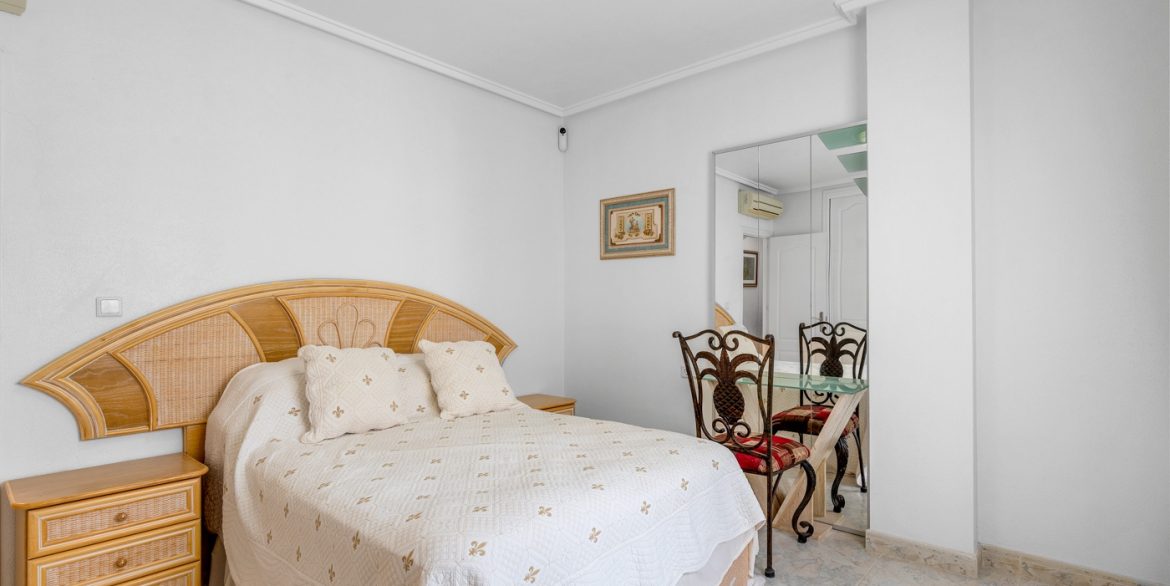 o_1ipsbd81eur11b3719upj3i199d55