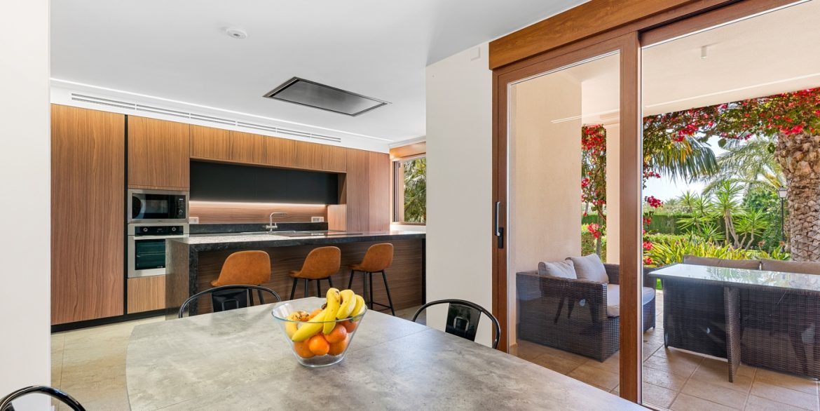 o_1iqiug8791v601lr6q2b3ld4185r