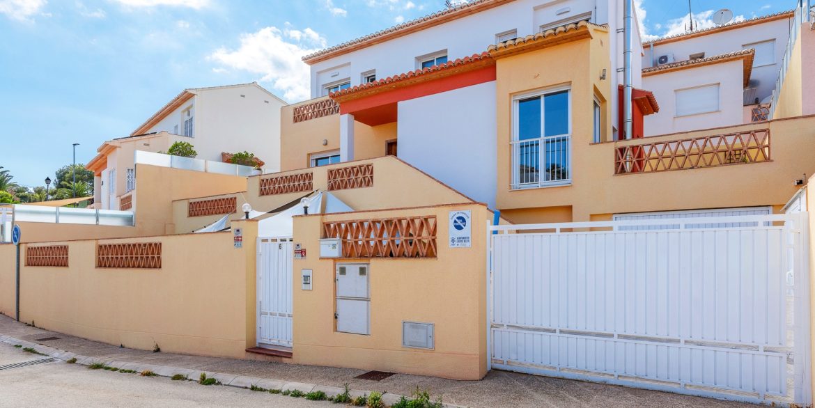 o_1irpuf55n60f1bgd181f15jhm5g2t