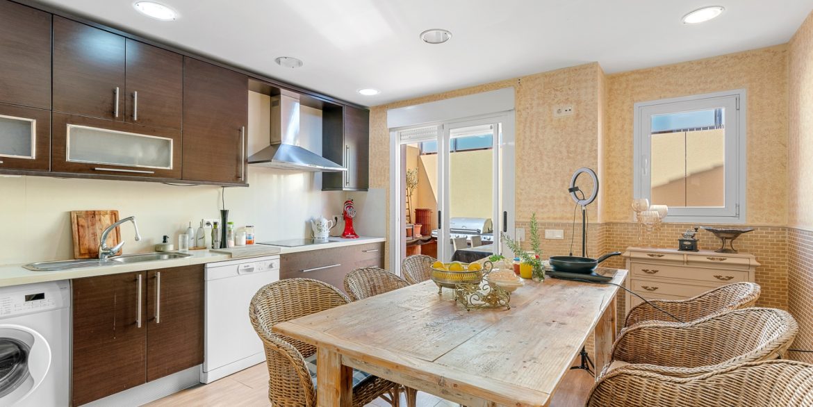 o_1irpuf55ntguveq1rm8fopqns31