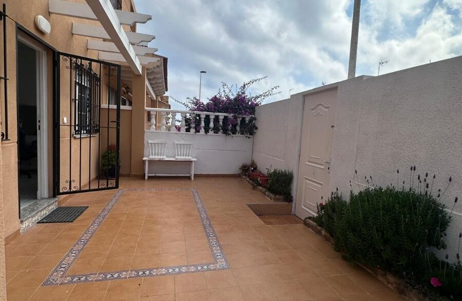 o_1iru7ngfm1s6uskn1slr87t1mfc2g