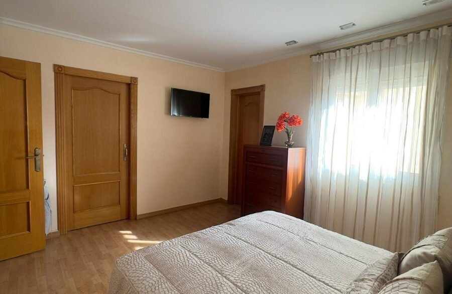 o_1iru8ts02150in3mhnju76dsd2j