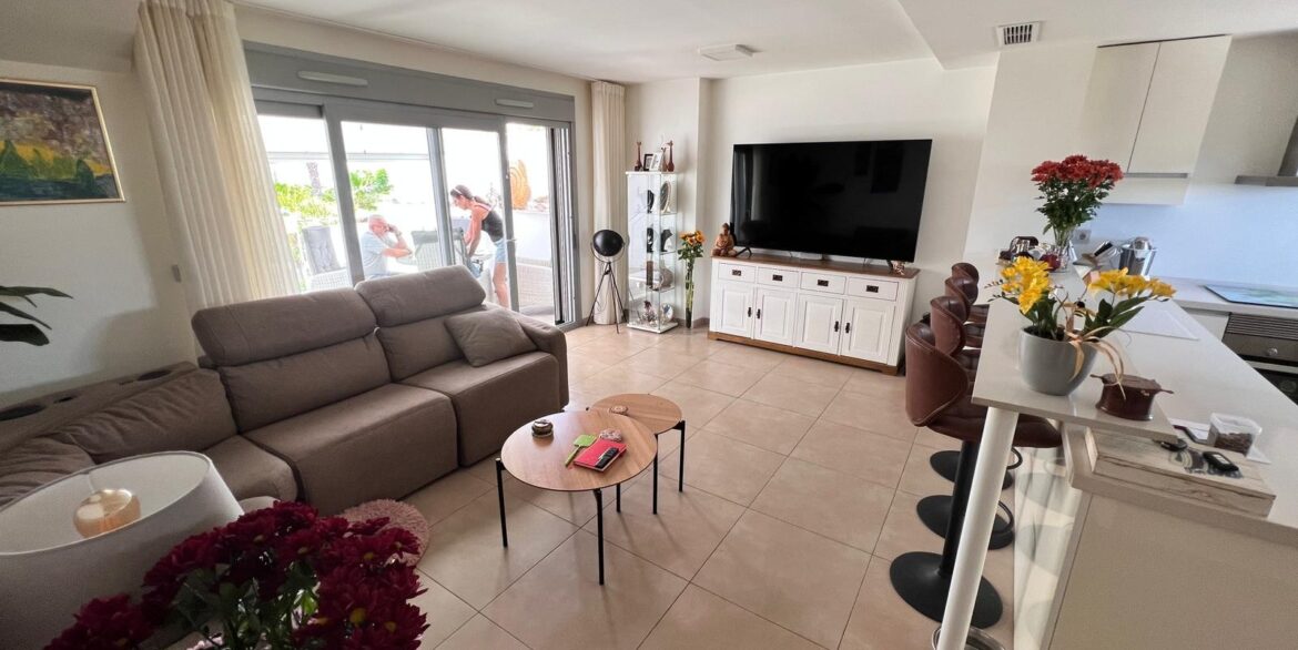 o_1isoj5edv89m18ci1uoo1b4nveo23